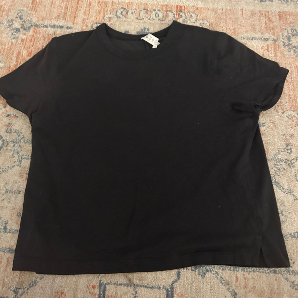 black cropped lulu shirt